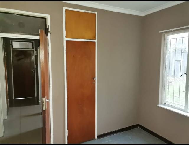 3 BEDROOM FREESTANDING FOR SALE IN SIGNAL HILL